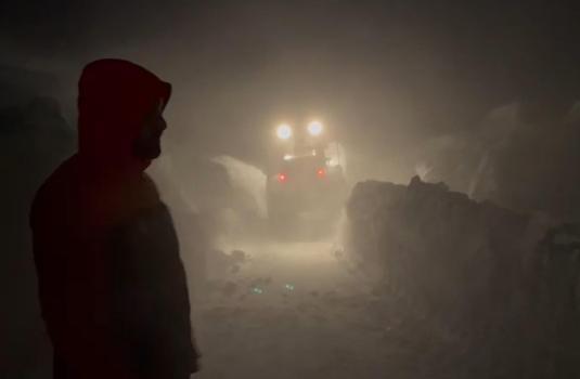 Tipide araçlarında mahsur kalanları ekipler kurtardı