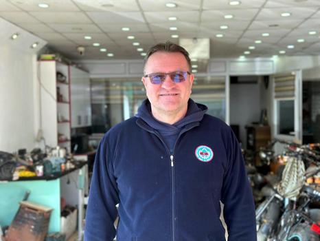 Oto yıkama işi yaptığı sanayide, hobisini geliştirip elektrikli araç ustası oldu