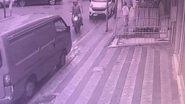 Sultangazi'de silahlı saldırı kamerada: 2 yaralı