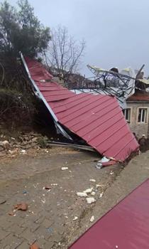 Aydın'da fırtına çatıyı uçurdu; 2 ev zarar gördü