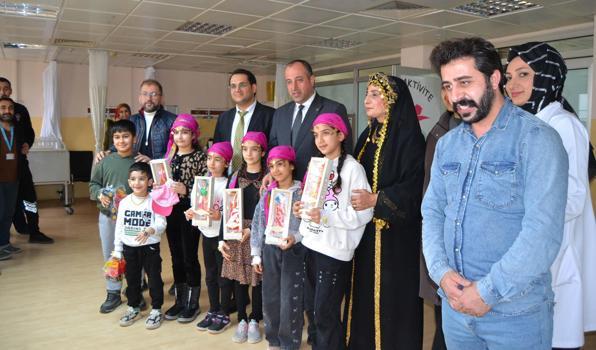 Midyat’ta, hastanedeki çocuk servisinde moral etkinliği