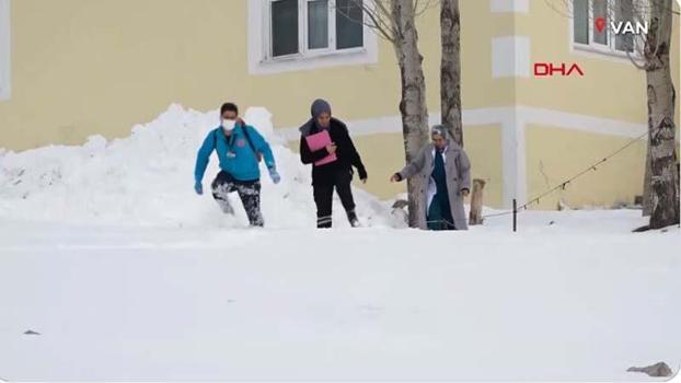 Bakanlıktan zorlu kış şartlarında 'Evde Sağlık Hizmetleri'ne ilişkin paylaşım