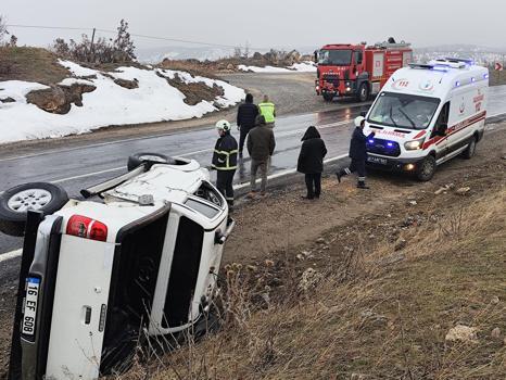 Mardin’de şarampole devrilen kamyonetin sürücüsü yaralandı