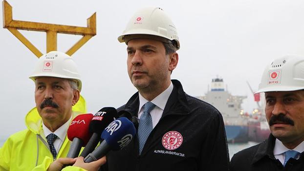 Bakan Bayraktar: Önümüzdeki 2 yılda 200 milyon metreküplük gazı gemilerle alır hale geleceğiz