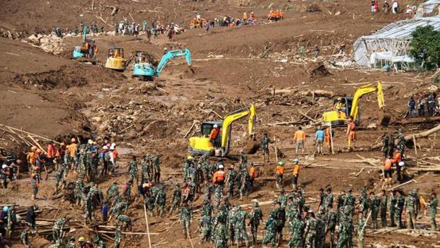 Endonezya'daki toprak kaymasında hayatını kaybedenlerin sayısı 70'e yükseldi