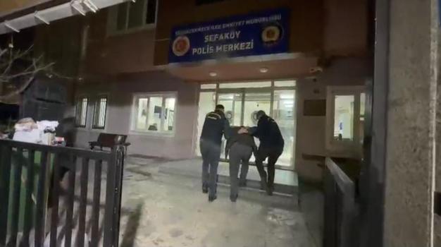 İstanbul - 'Cinsel saldırı' suçundan 9 yıldır aranan firari, Küçükçekmece'de yakalandı