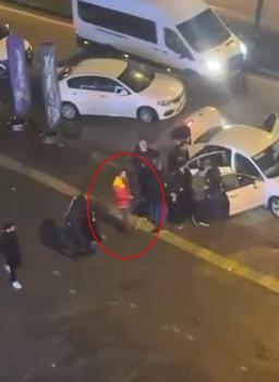 Polis, el bombası ele geçirilen araçtaki şüphelileri akaryakıt istasyonu çalışanlarının kıyafetini giyip yakalamış