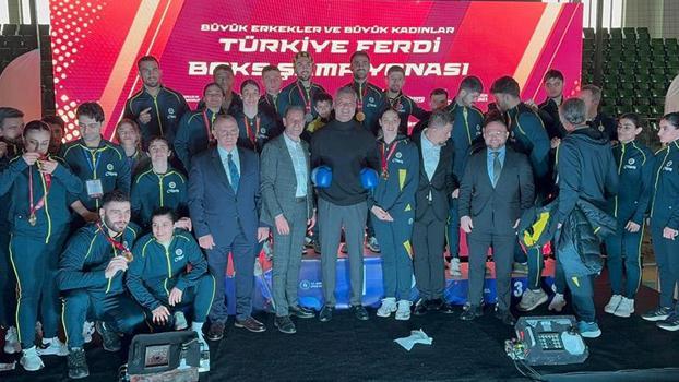 Fenerbahçe Kulübü Başkanı Sadettin Saran, Türkiye Boks Şampiyonası'nı takip etti