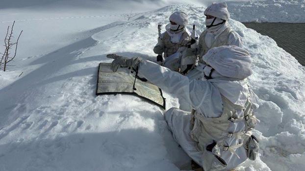 2'nci Ordu birliklerinden karlı arazide hudut emniyeti çalışması