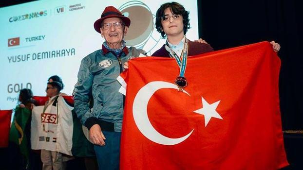 Vali Gül'den 'Copernicus Olimpiyatı'nda dünya 1'incisi öğrenciye tebrik mesajı