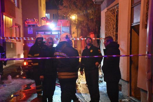 Kedilerin beslendiği evde yangın; 26 kedi öldü