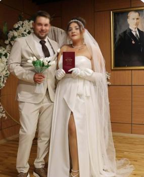 Doktor, tartıştığı eşini 20 bıçak darbesiyle yaralayıp, intihara kalkıştı