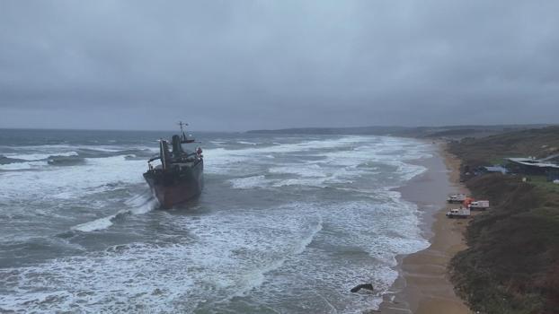 İstanbul- Sarıyer'de karaya oturan gemi havadan görüntülendi