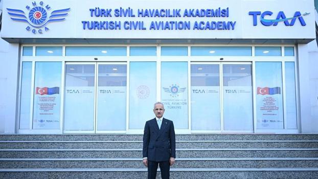 Bakan Uraloğlu: Yolcu ve kargo uçağı sayısı 800'e ulaştı