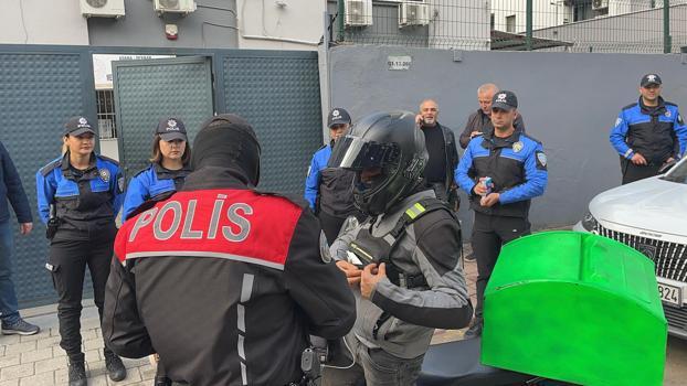 Adana'da okul önlerinde denetim gerçekleştirildi