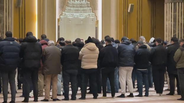 İstanbul - Berat Kandili Taksim Camii'nde dualarla idrak edildi