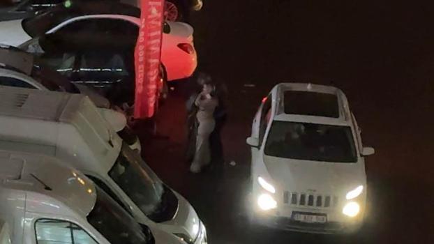 Şişli’de sokaktaki tartışma sonrası kendini yerden yere atan kadın direği yumrukladı