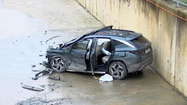 Küçükçekmece'de kaza yapan otomobil dereye uçtu