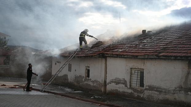 Kırıkkale’de müstakil evde çıkan yangında 1 kişi dumandan etkilendi