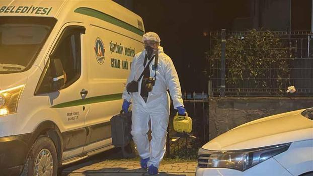 Emekli öğretmen evinde ölü bulundu