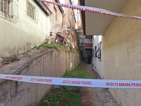 Ankara'da toprak kayması; 4 katlı bina ve gecekondu tahliye edildi
