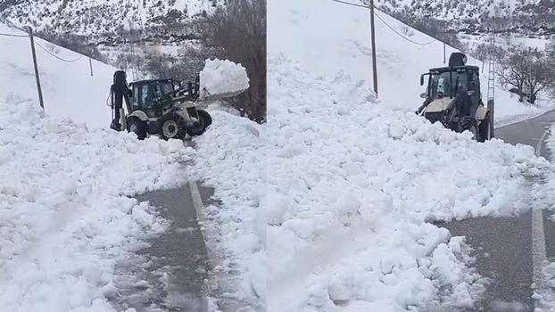 Van'da çığ düştü; kardan temizlenen yol yeniden kapandı
