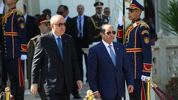 Cumhurbaşkanı Erdoğan, Mısır’da resmi törenle karşılandı