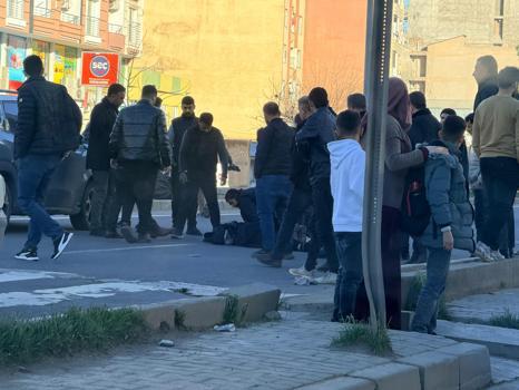Mardin'de yolun karşısına geçmeye çalışan yayaya otomobil çarptı