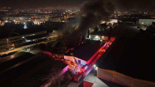 Bursa'da tekstil fabrikasının deposunda yangın