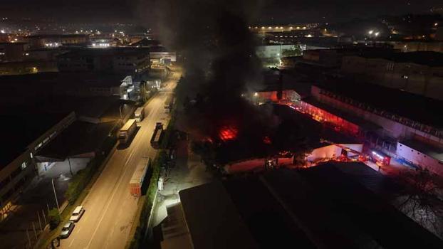 Bursa'da tekstil fabrikasının deposunda yangın