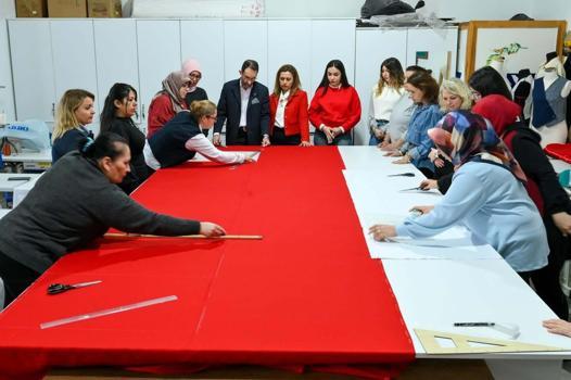 Kursta dikilen bayrak kamu kurum ve kuruluşlarında kullanılacak