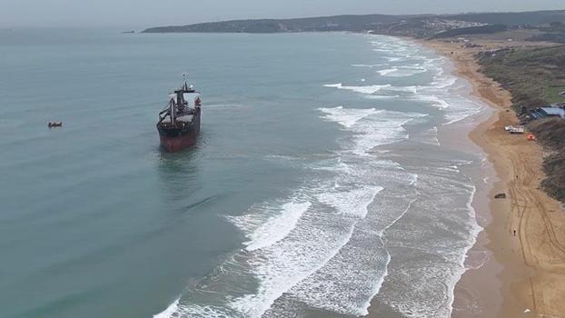 Sarıyer’de karaya oturan gemiyi kurtarma çalışmaları devam ediyor