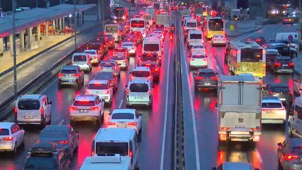 İstanbul'da trafik yoğunluğu yüzde 90'a ulaştı
