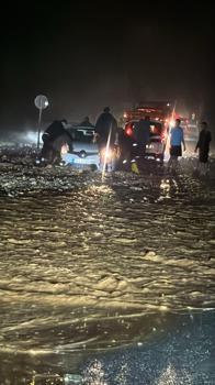 Bodrum’da sağanak yaşamı olumsuz etkiledi; yollar trafiğe kapandı (2)