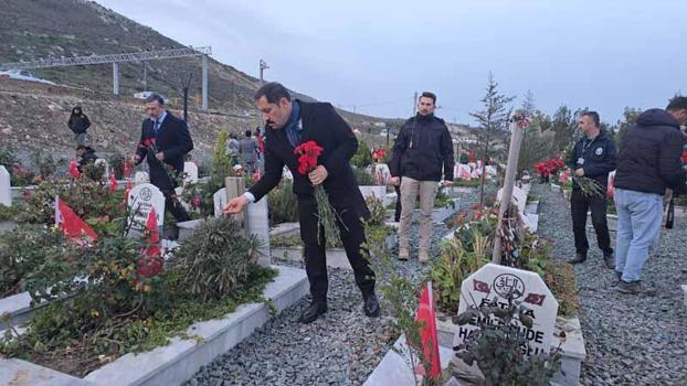 Hatay’da depremde hayatını kaybedenler, mezarları başında anıldı
