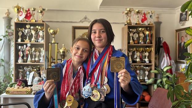 Aynı evden 2 madalya: Judocu kız kardeşlerden Avrupa ve Türkiye şampiyonluğu