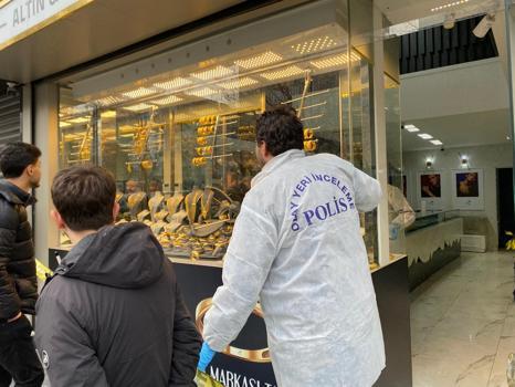Kar maskeli şüpheliler, kuyumcu çalışanını darbedip 1 kiloya yakın altını alarak kaçtı