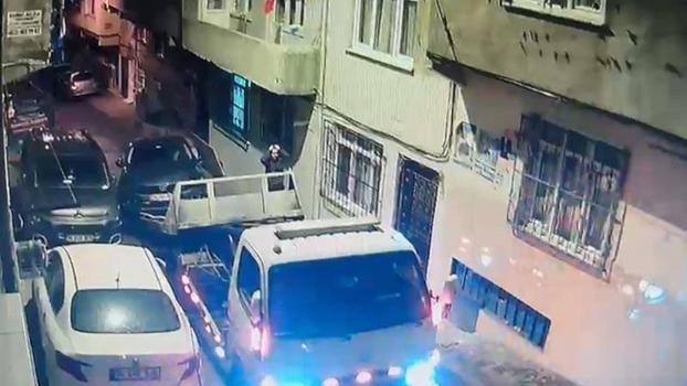 Esenler’de otomobilin yüklendiği çekici yokuştan kayıp 13 araca çarptı