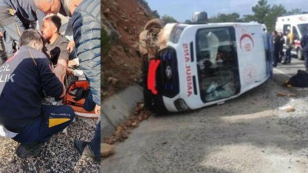 Muğla'da ambulans devrildi; paramedik yaralandı