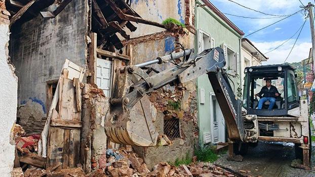 Balıkesir’deki sağanak yağış yaşamı olumsuz etkiledi