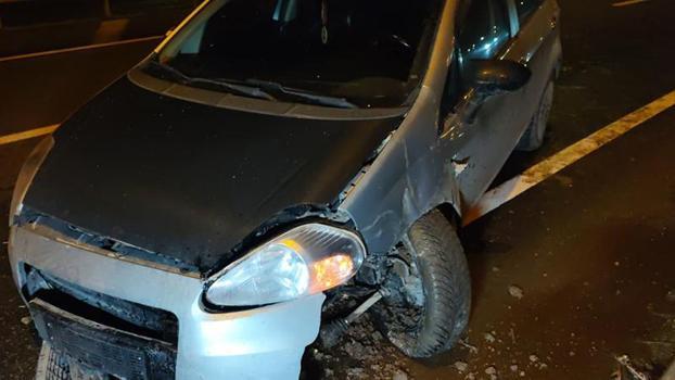 Yola düşen yatak, kazaya neden oldu; 1 yaralı