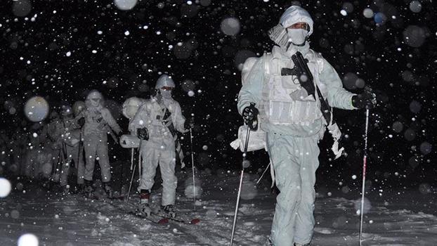 Mehmetçiğe derin karda muharebe ve çığda arama kurtarma kursu verildi