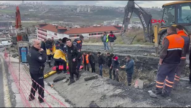 Başakşehir'de İSKİ'nin çalışması sırasında 1 işçi çukura düştü
