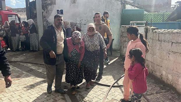 Aydın'da evde çıkan yangında kadını komşuları kurtardı