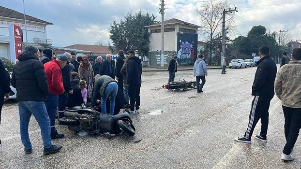 Motosikletler çarpıştı; 1'i ağır, 2 yaralı