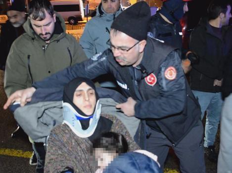 Erzurum'da 2 otomobil ve 1 kamyonetin karıştığı kazada 9 kişi yaralandı