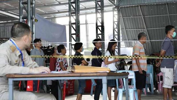 Tayland'da seçmenler, erken genel seçim için sandık başında