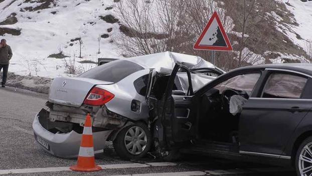 Bingöl'de otomobiller çarpıştı: 1 ölü, 5 yaralı