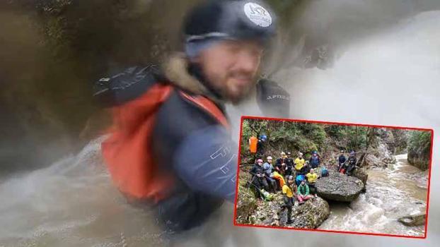 Dağcılar, yağışlar sonrası su seviyesi yükselen dereden geçerken zor anlar yaşadı