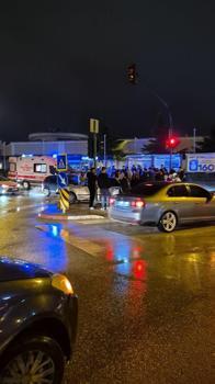 Bursa'da otomobil yayalara çarptı: 1 yaralı